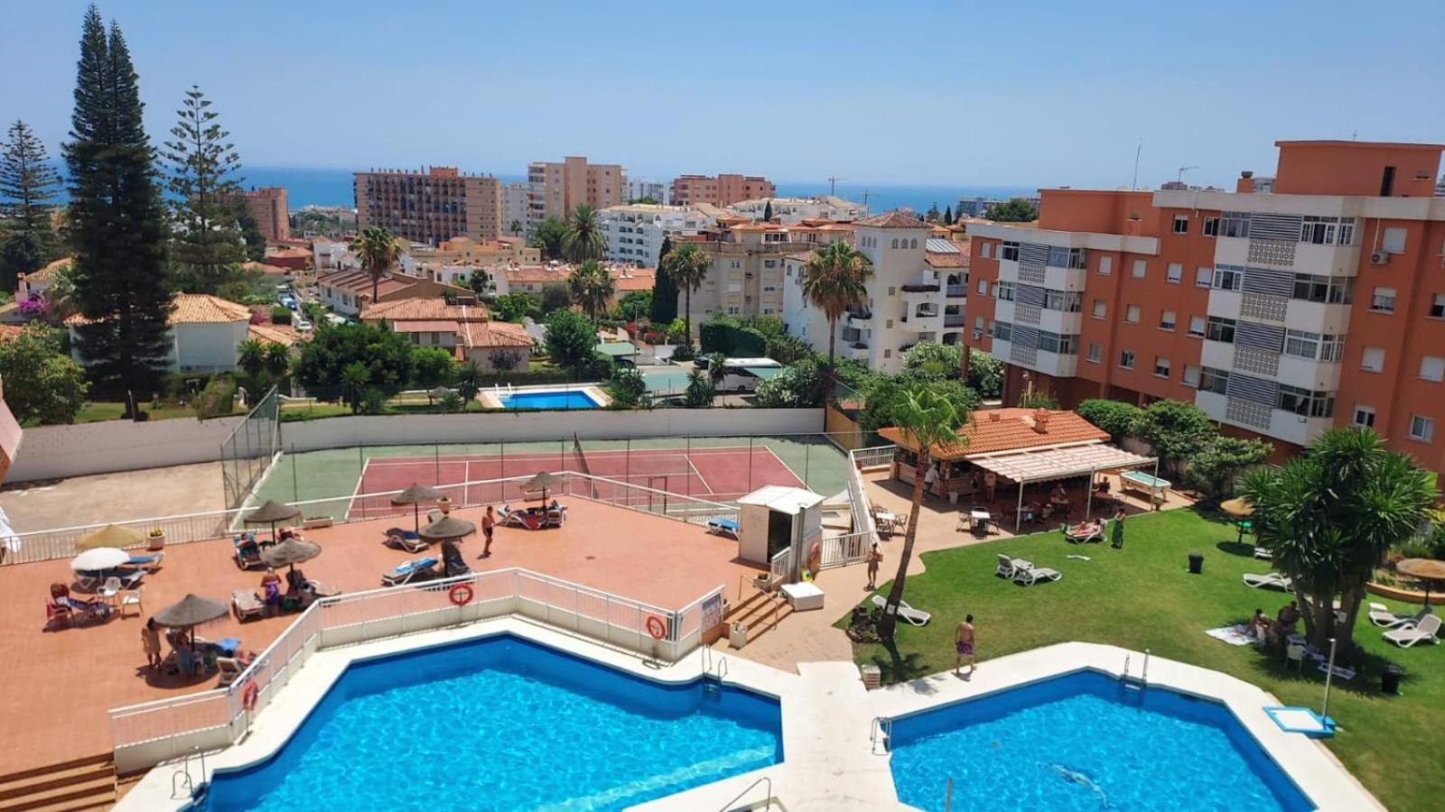 Enjoying Together Torremolinos Luaran gambar